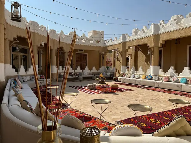قهوجين صبابين قهوه